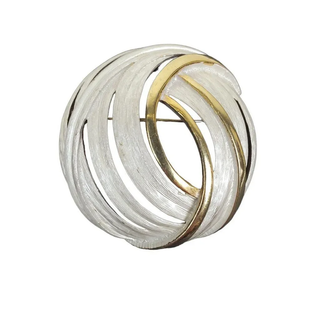 Vintage Round Swirl Dome Cutout Silvery White Enamel Gold Tone Metal Brooch Pin